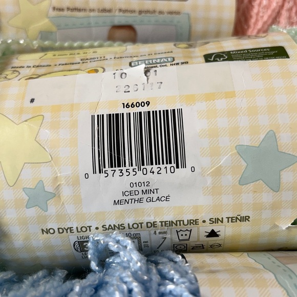 Bernat yarn 4 different colors. - Picture 4 of 8